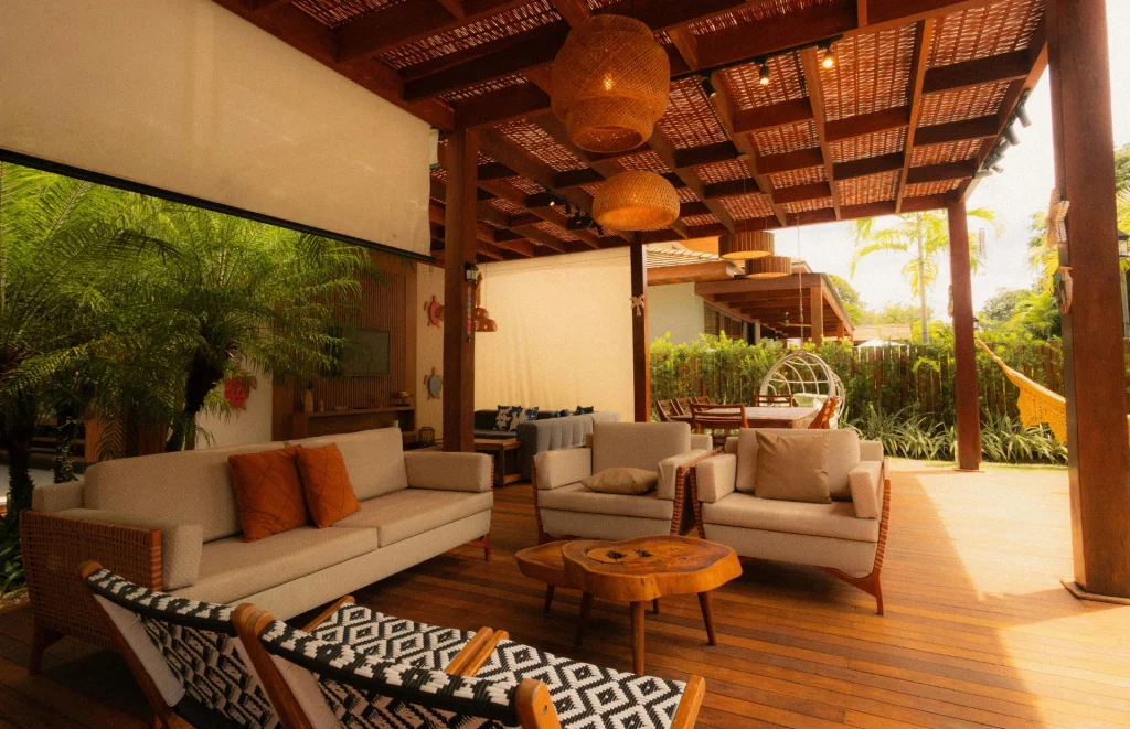 Elegant Outdoor Living Space with Modern Design
